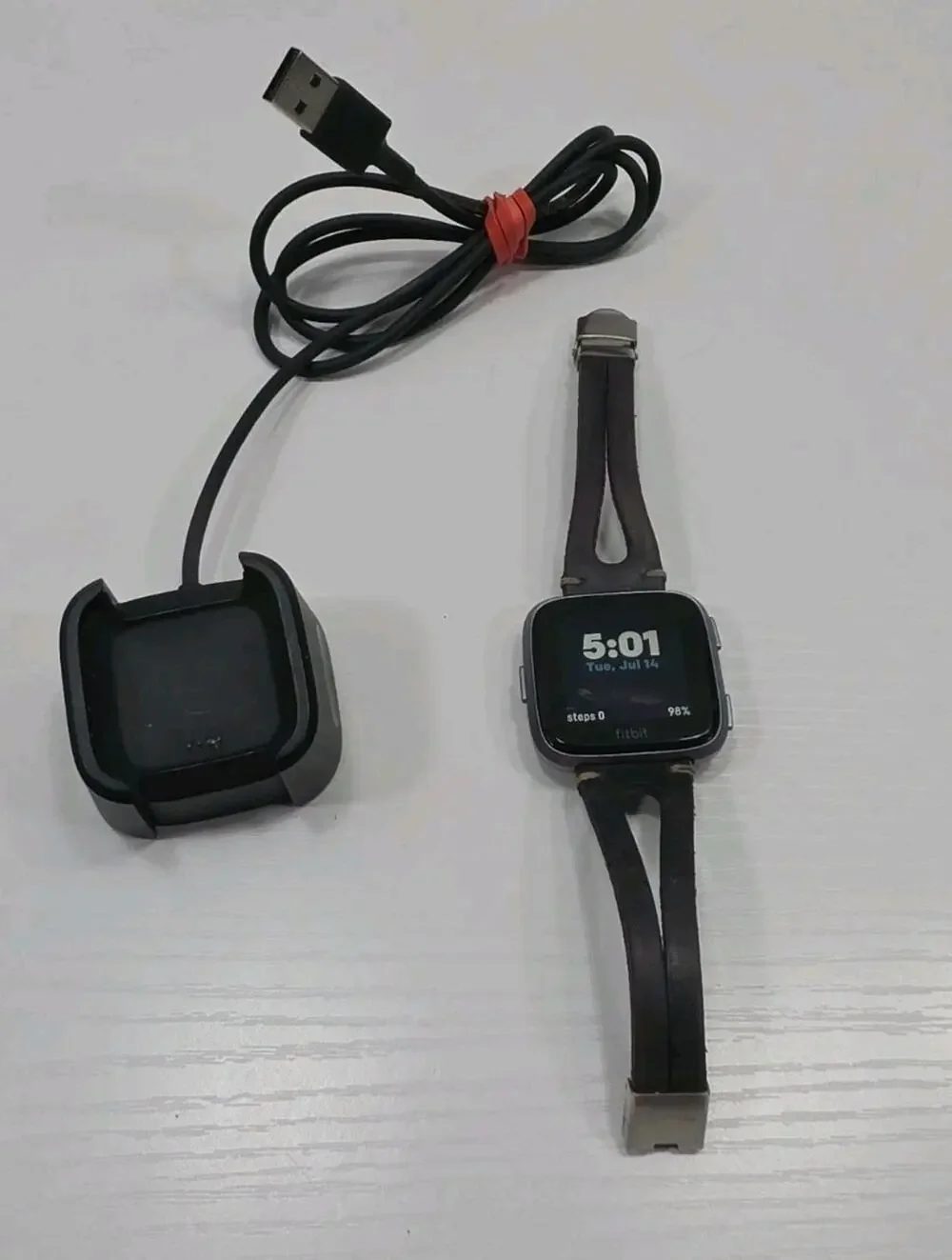Fitbit Versa Smartwatch Fitness HR Bluetooth Activity Tracker W/ Charger F102